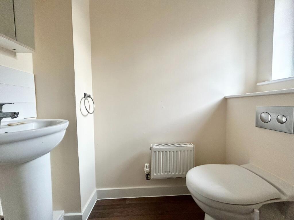 Wey Meadow Close, Farnham