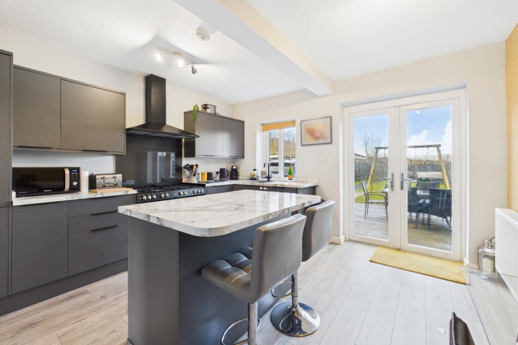 CAM03162G0-PR0227-STILL009