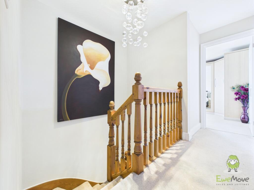 CAM01543G0-PR0132-STILL084