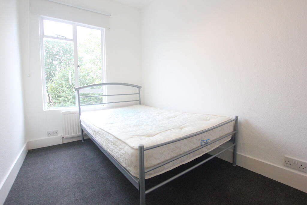 Bedroom 1.JPG