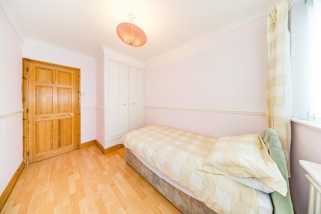 107 Old Lane bedroom 3 2.jpg