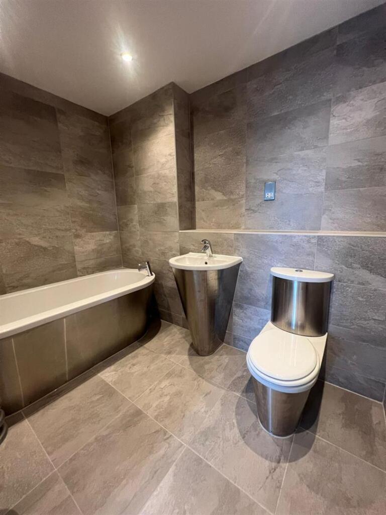 mainbathroom.jpg