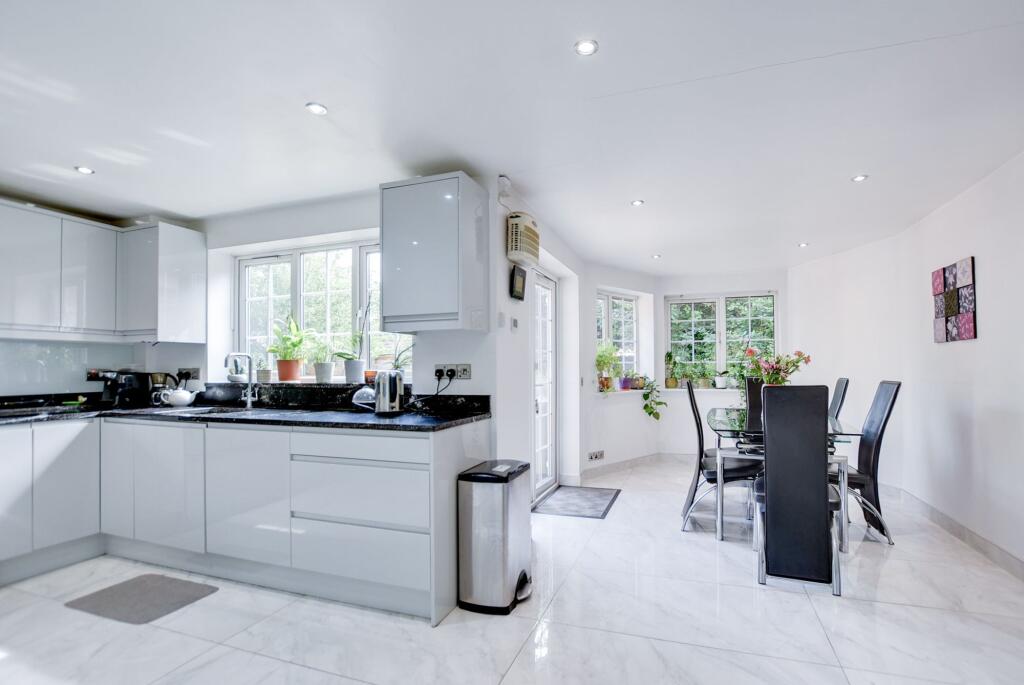 Open Plan Fitted Kitchen Dining Room