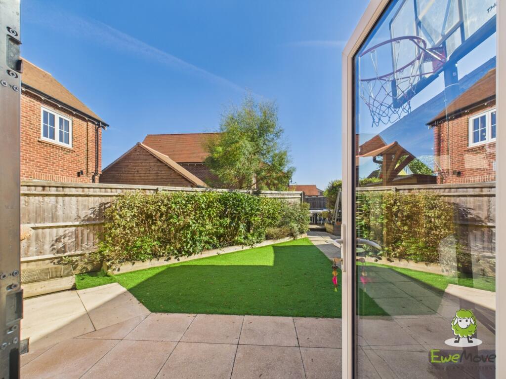 EweMove Estate Agents Basingstoke - Flagstone Cres