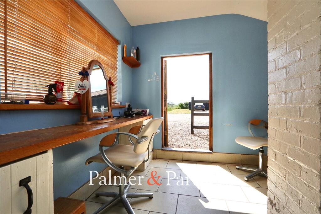 Salon/Office