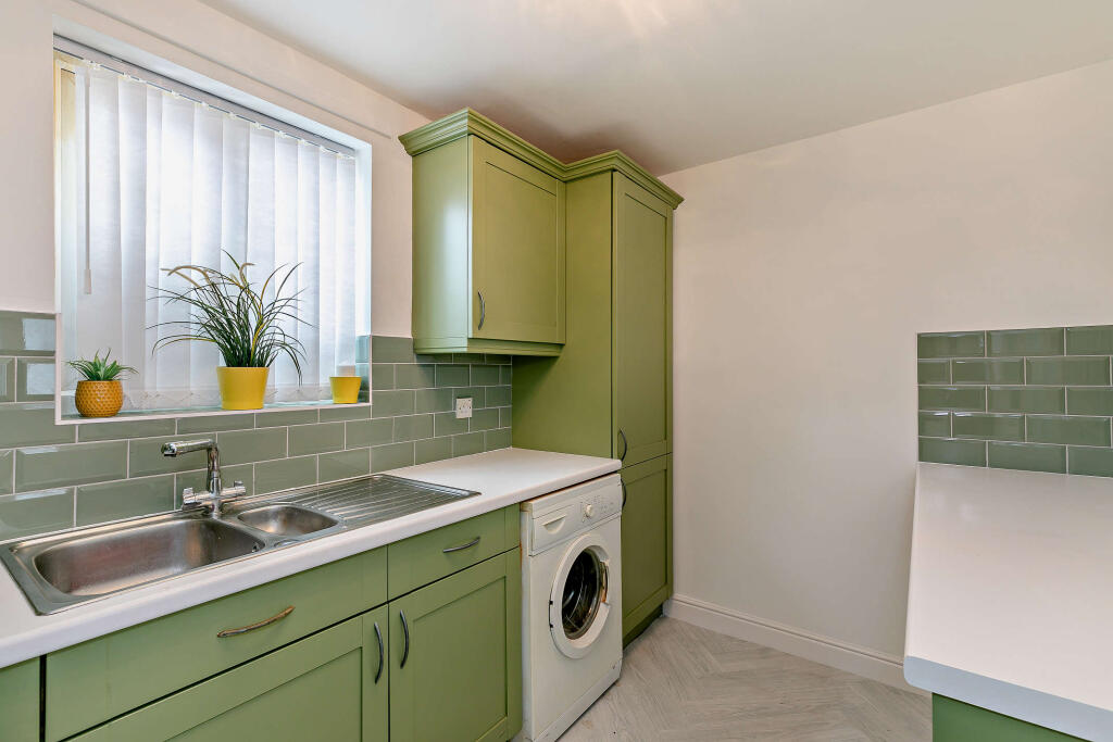 Kitchen/ breakfast bar