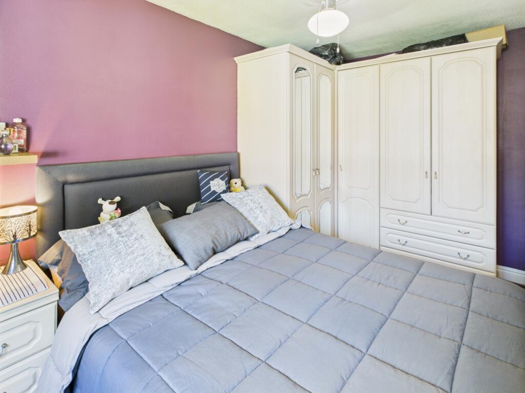 CAM04233G0-PR0024-STILL017