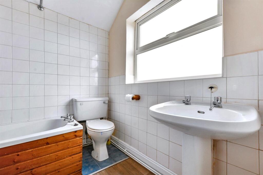 Bathroom_2.jpeg