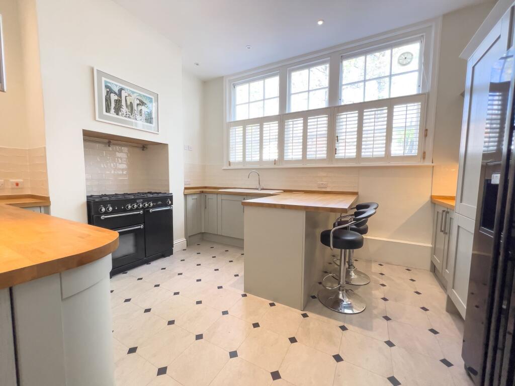 KITCHEN/BREAKFAST ROOM