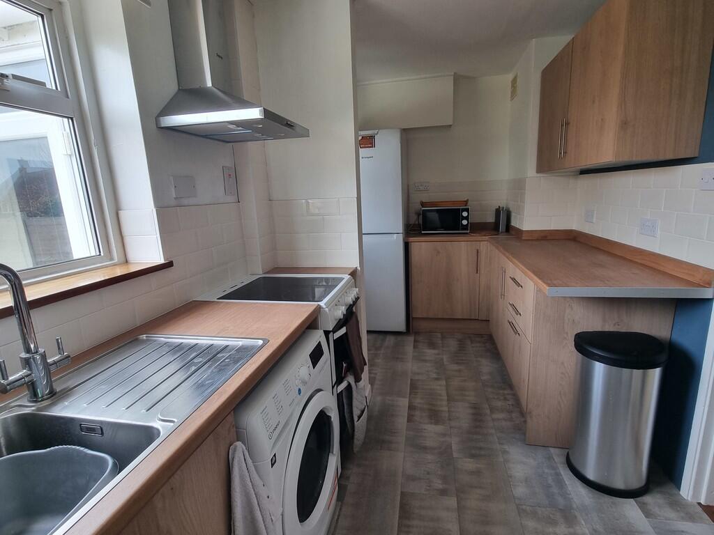 KITCHEN PHOTO ONE