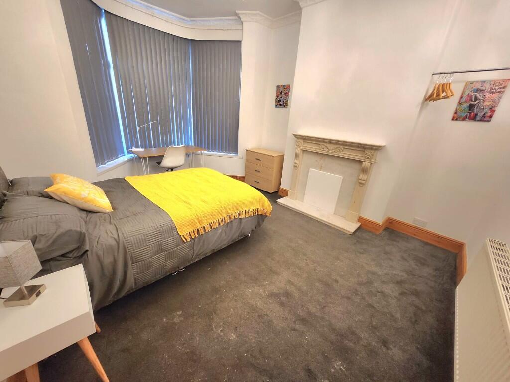 Bedroom 1 £390