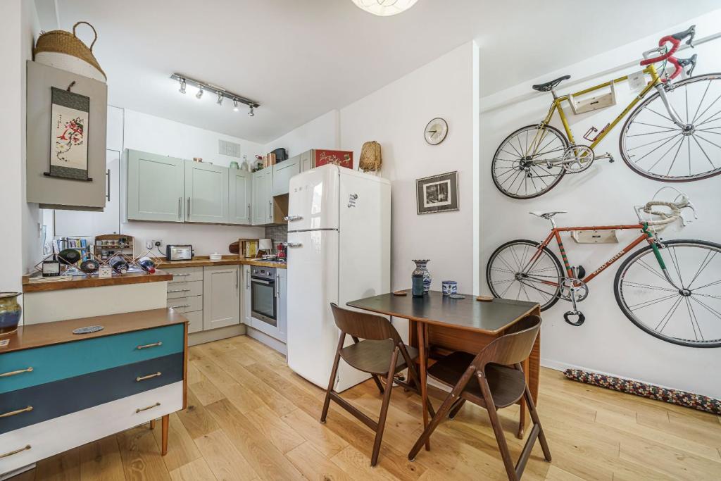 Kitchen Dining.JPG