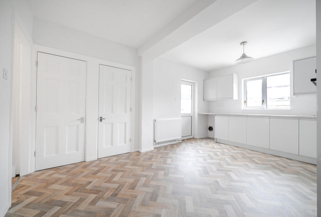 1369784-7-68f2155...