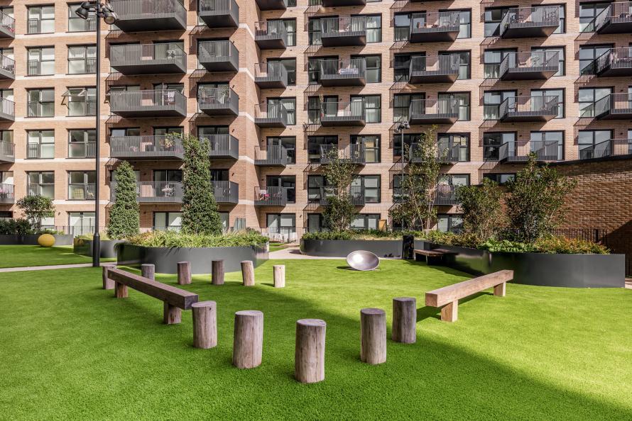 Kew Bridge Rise podium