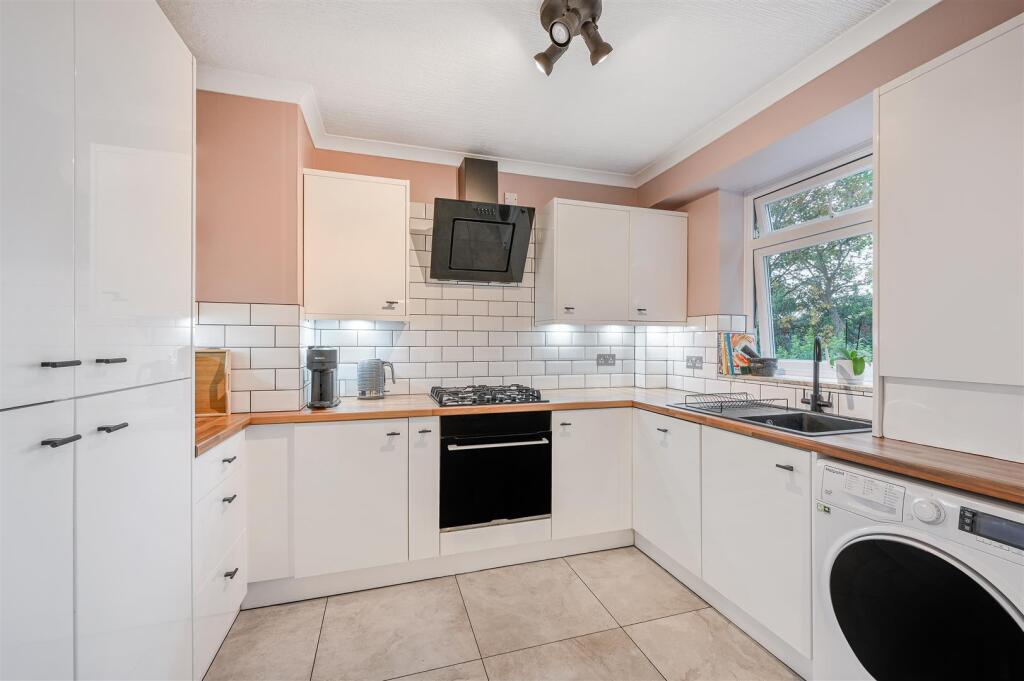 TREEMOUNT COURT, 9 (8).jpg