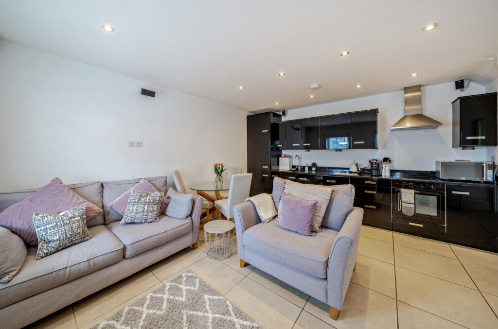 Kitchen/Reception Rm