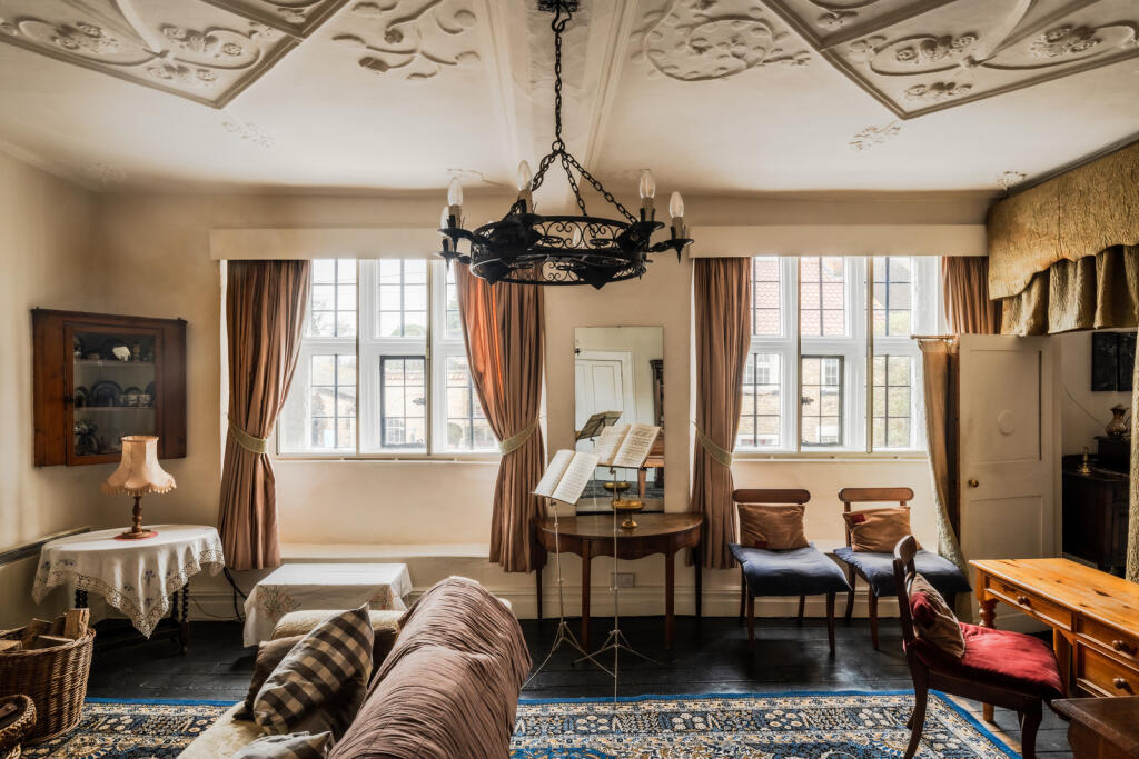 265427 - OM-hr-17.jpg