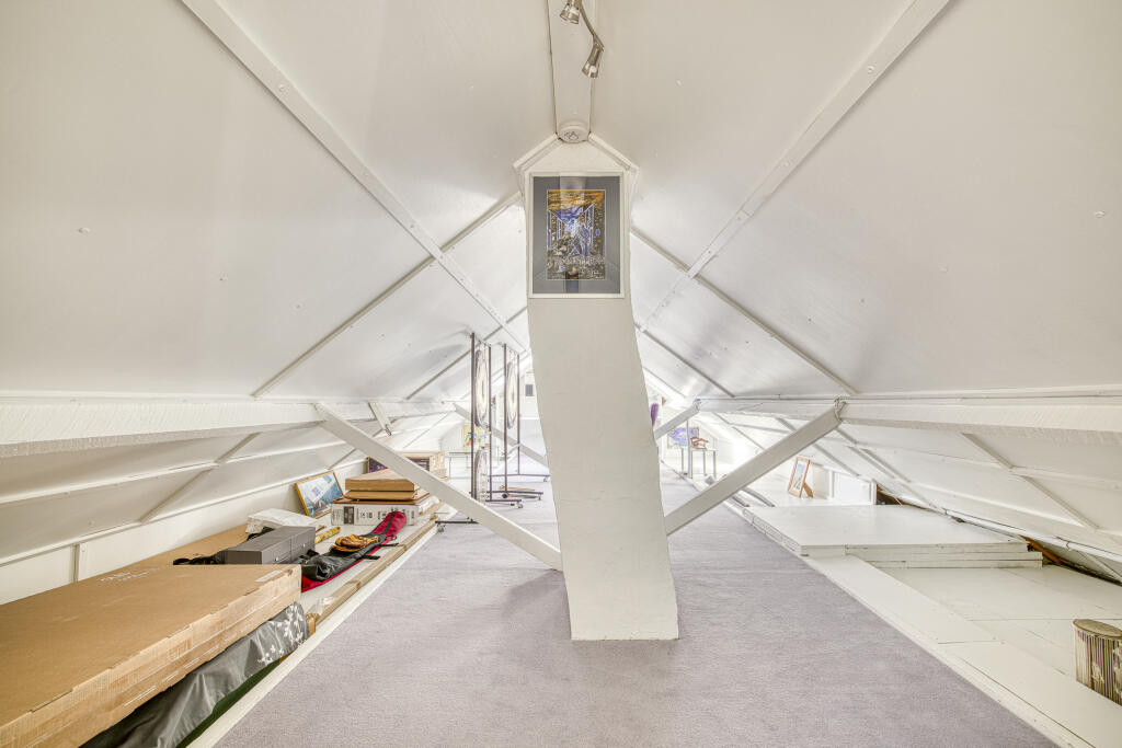 Primrose Corner, Street-24