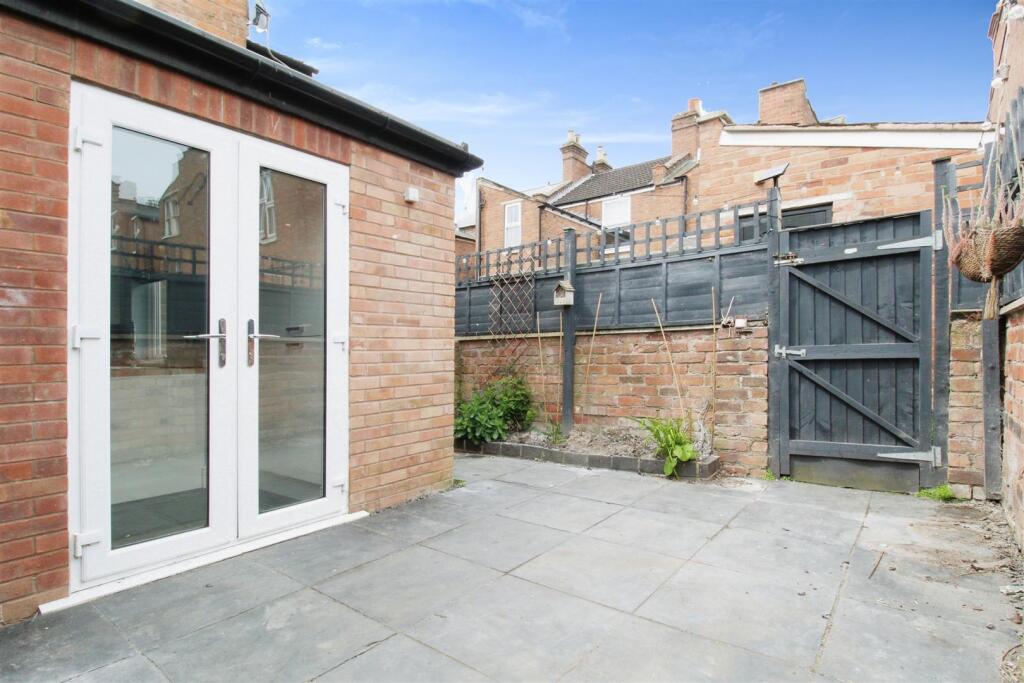 Courtyard 202.jpg