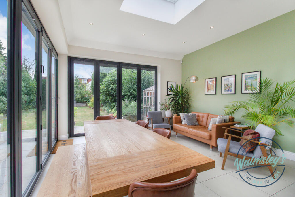 Dining room with under floor heating and twin bi-f