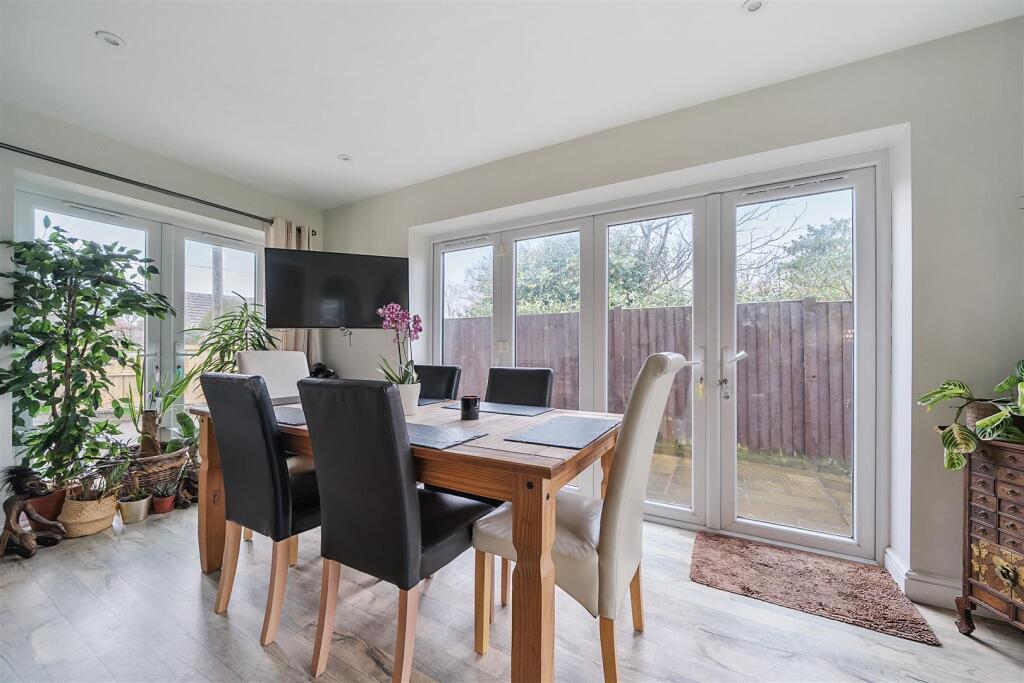 Garden / Dining Room