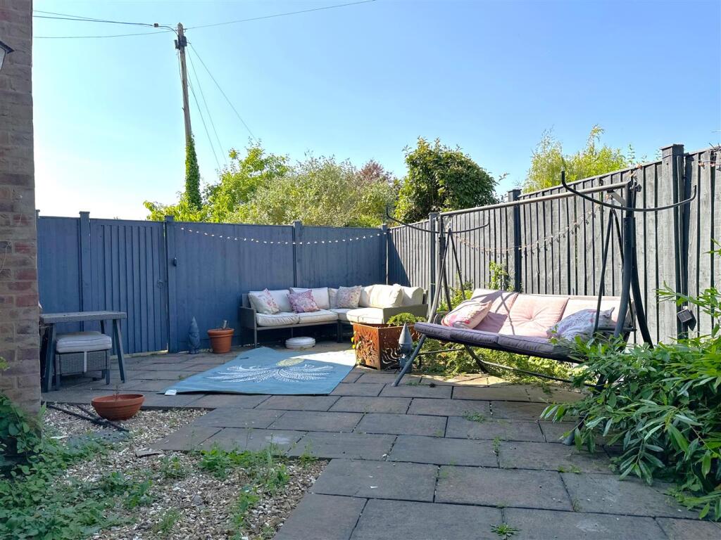 Private Side Patio 141