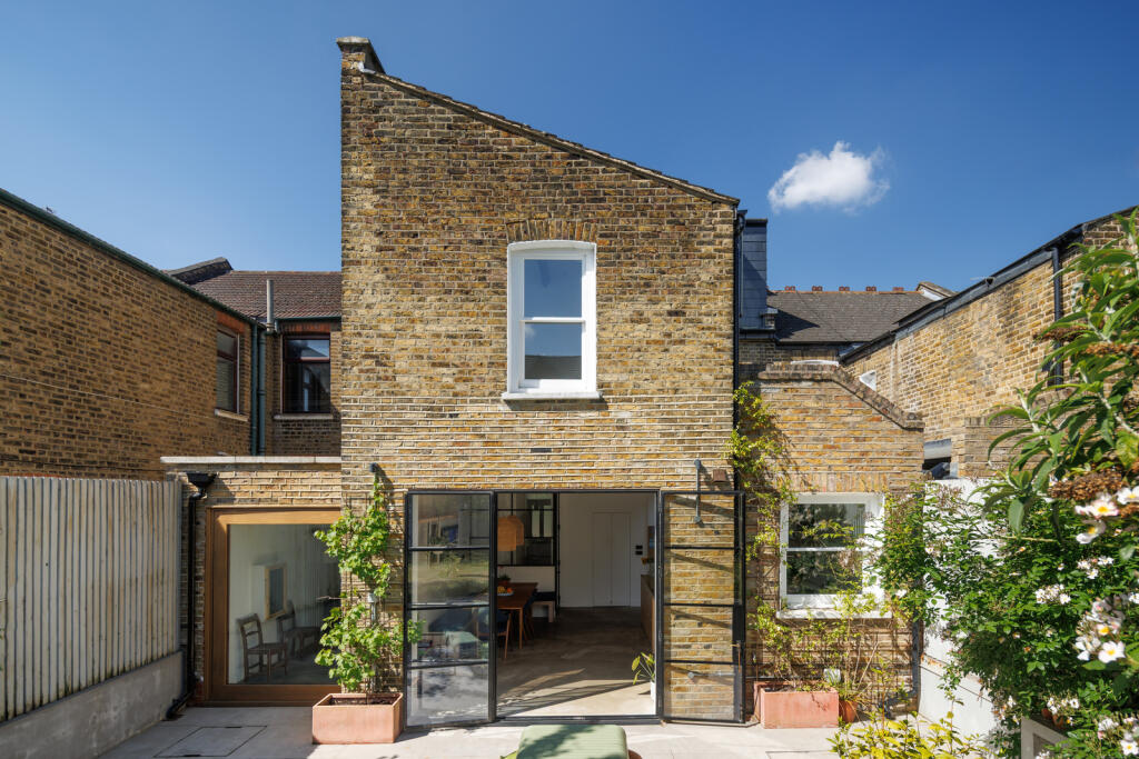 288291 - FrancisRoadLondonE10-JSouteyrat-0698.jpg