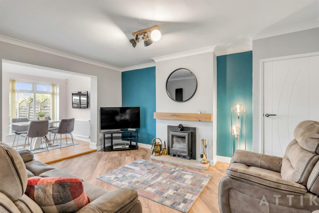 31 Queens Drive, Halesworth IP19 8DN (12).jpg