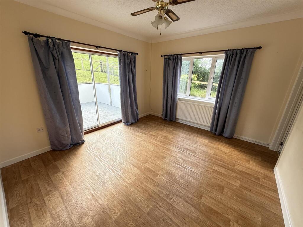 REAR DINING ROOM