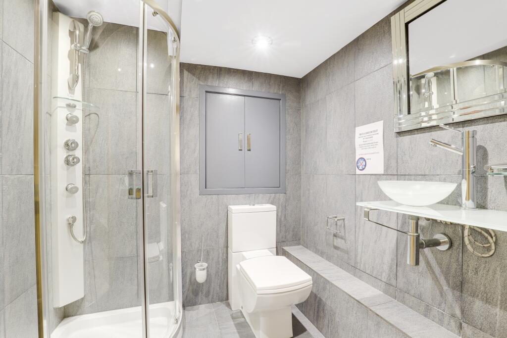 32 CASTLE B HARRY HIGH RES (31)