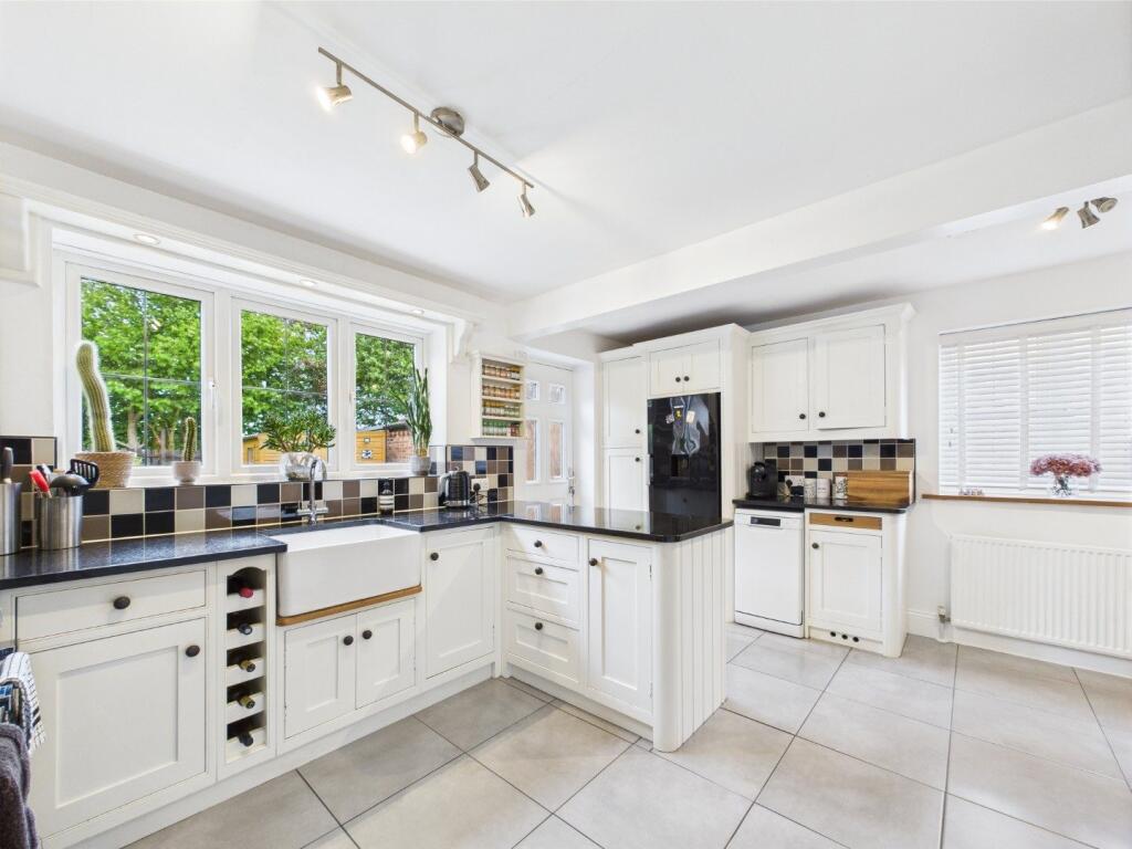 Kitchen/Breakfast Area