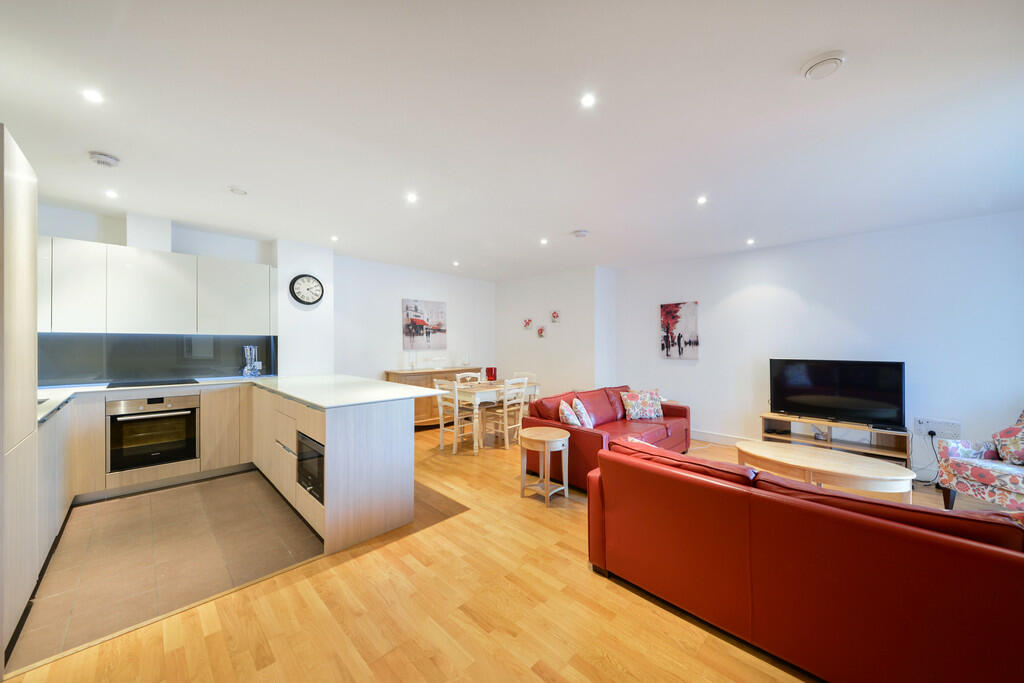 Open-Plan Main Li...