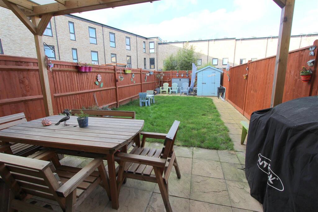 Sweetbriar Avenue, Carshalton