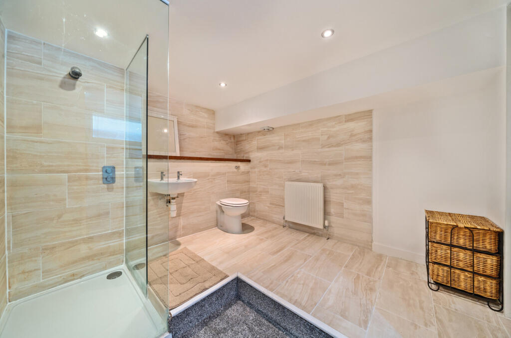 1294354-6-682b4c2...