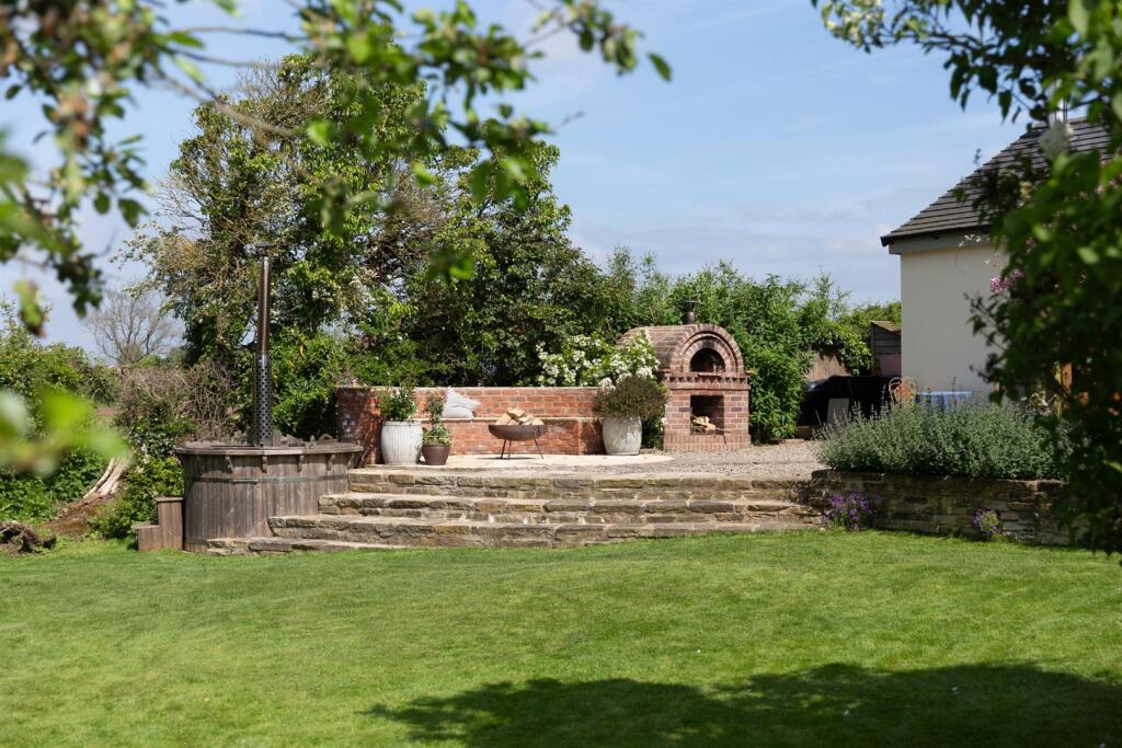 Terrace &amp; Garden