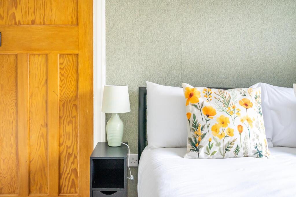 14 chestnut grove-13.jpg