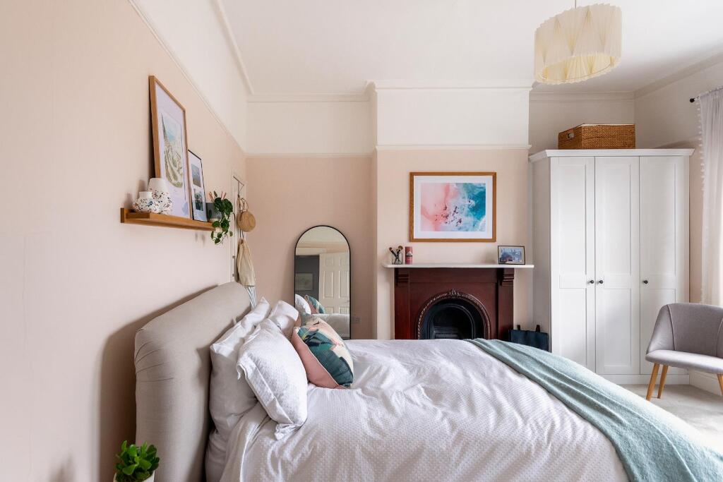 F1F0F1CRSA - Bedroom G.jpg