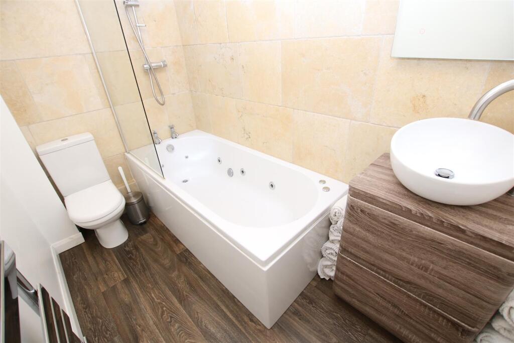 Bathroom.JPG