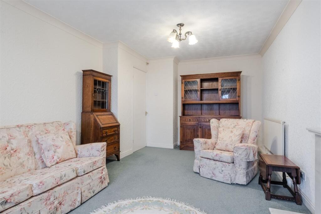 Living Room-4.jpg