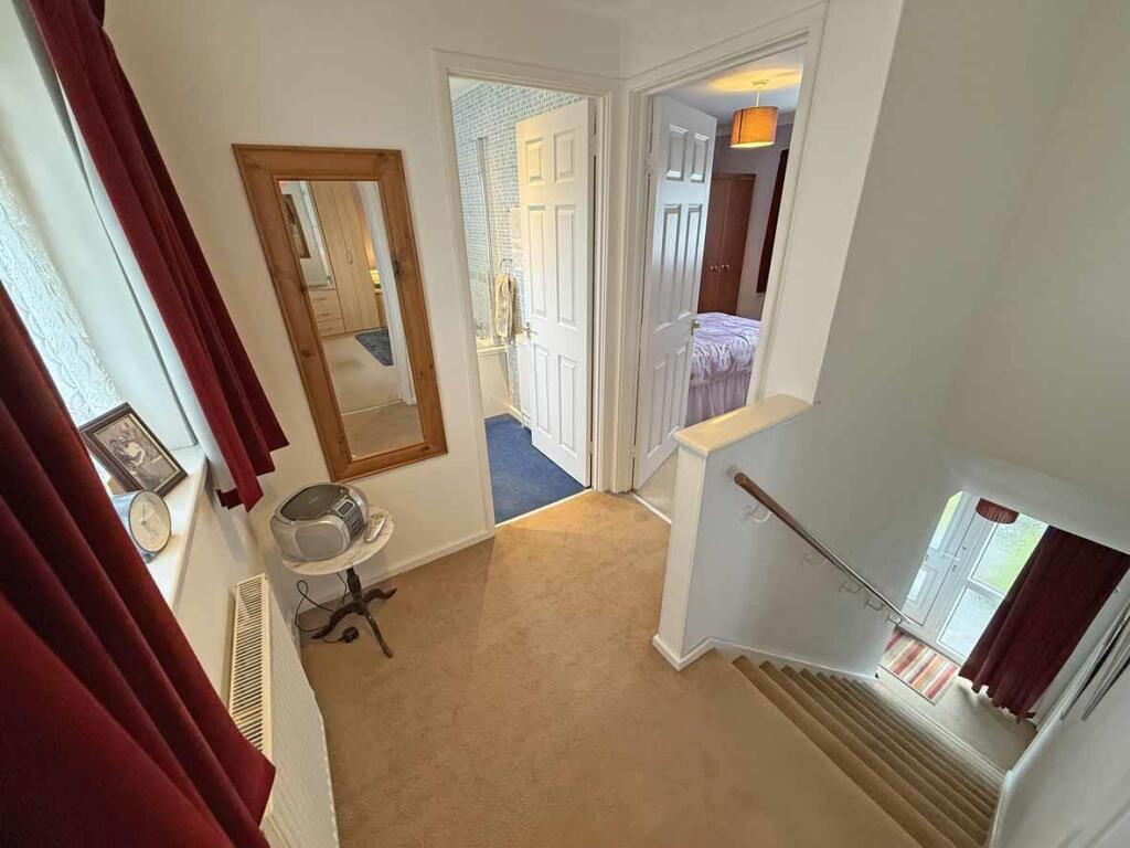 Selkirk Place 23 - Landing.jpg