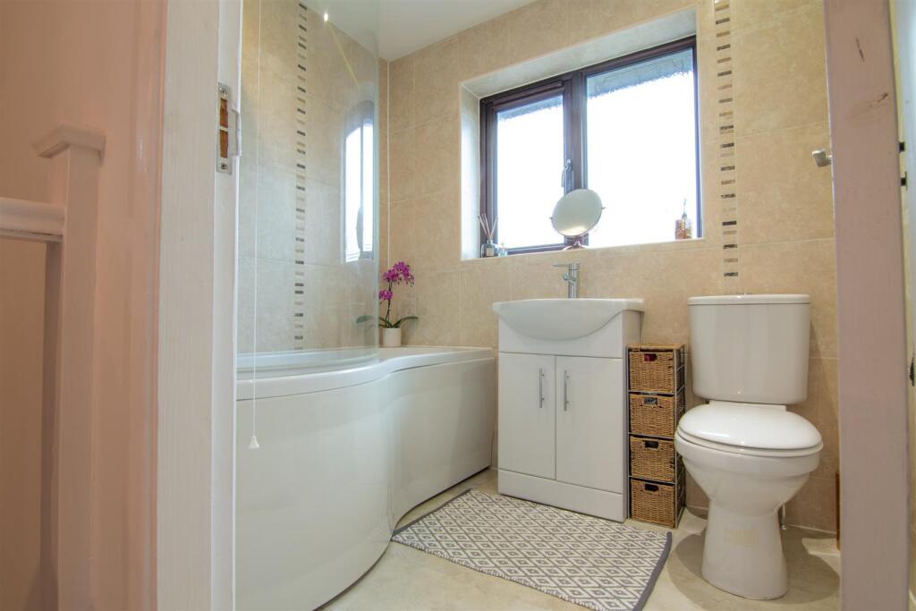 18. FAMILY BATHROOM.jpg