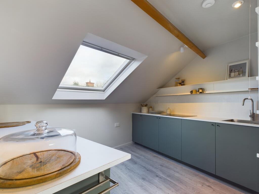 CAM02519G0-PR0065-STILL001