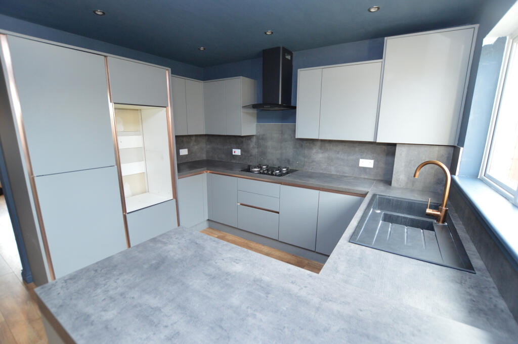 Kitchen/ Dining Room