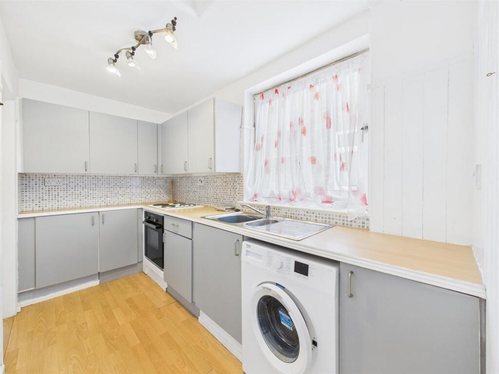 Kitchen: