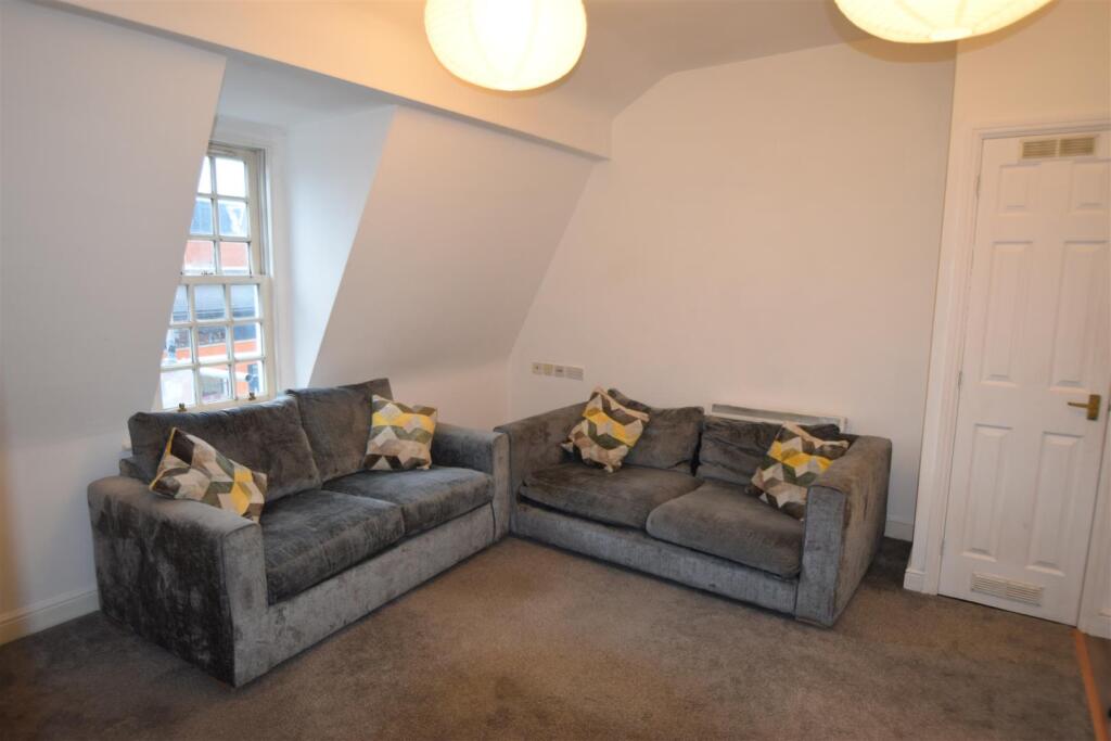 lounge a.JPG