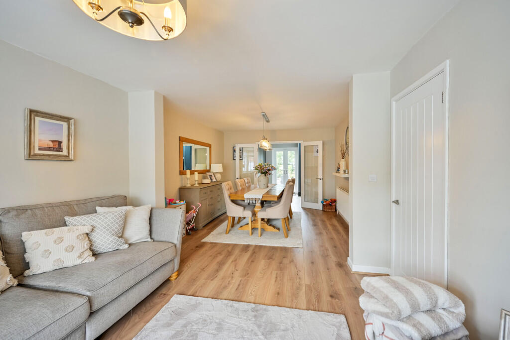 Lounge Dining Roo...