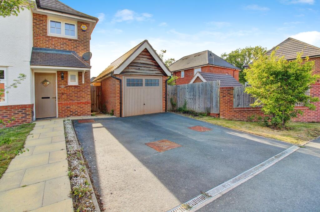 Garage &amp; Double Driveway