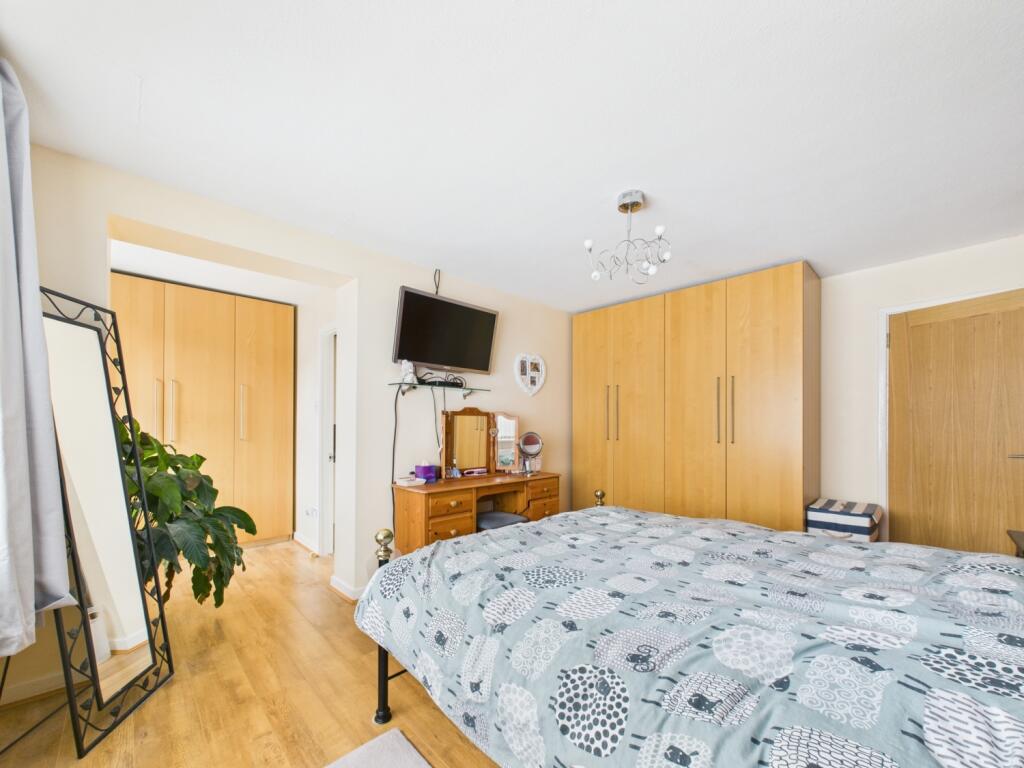 CAM02195G0-PR0095-STILL024