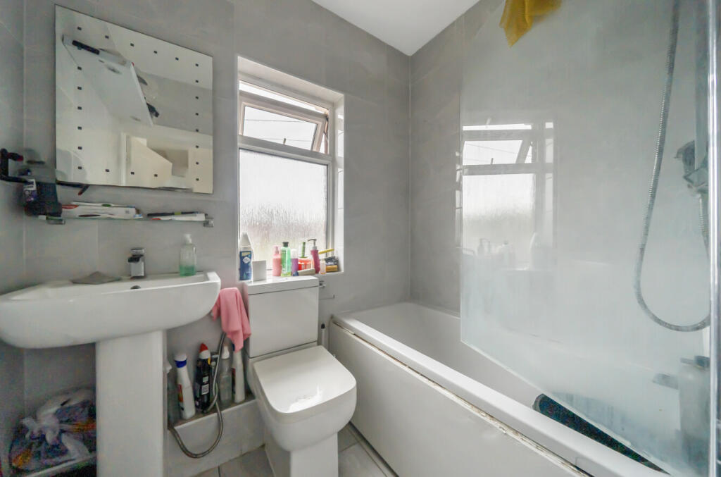 1306471-4-687b775...