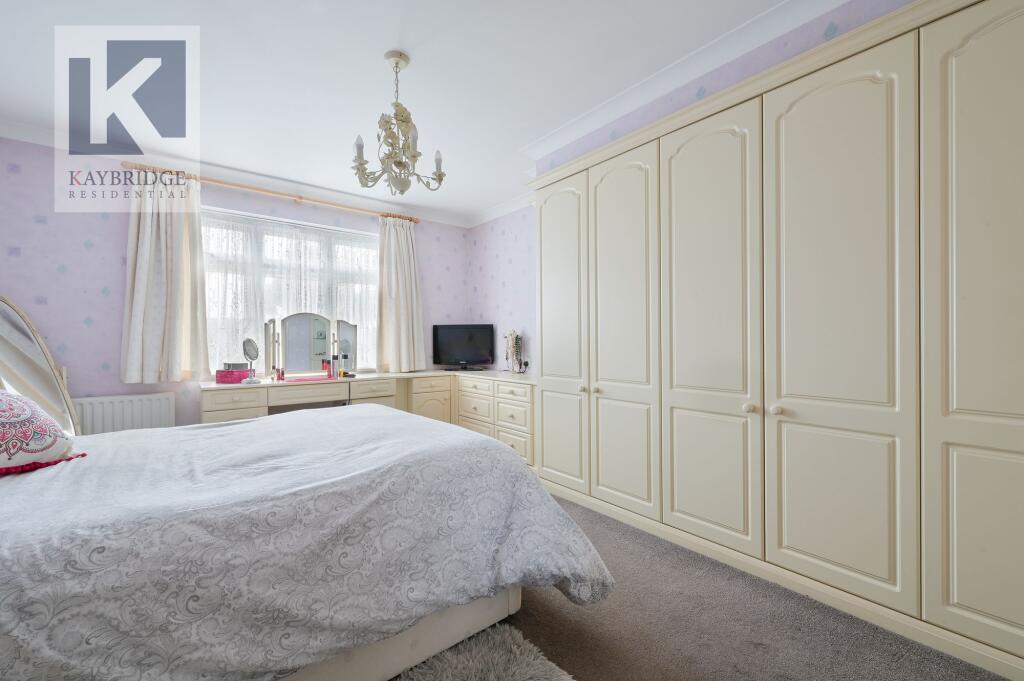 Elmcroft Drive, Chessington - KT9 1DY